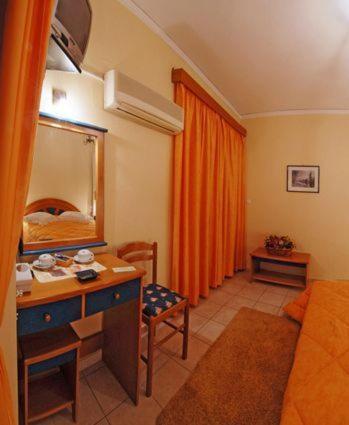 Hotel Marily Pírgos Екстериор снимка
